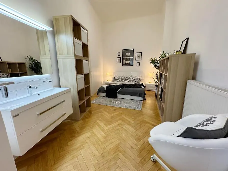 New! Mucha 3Bdr Flat In Heart Of The City Center Praag 0*,