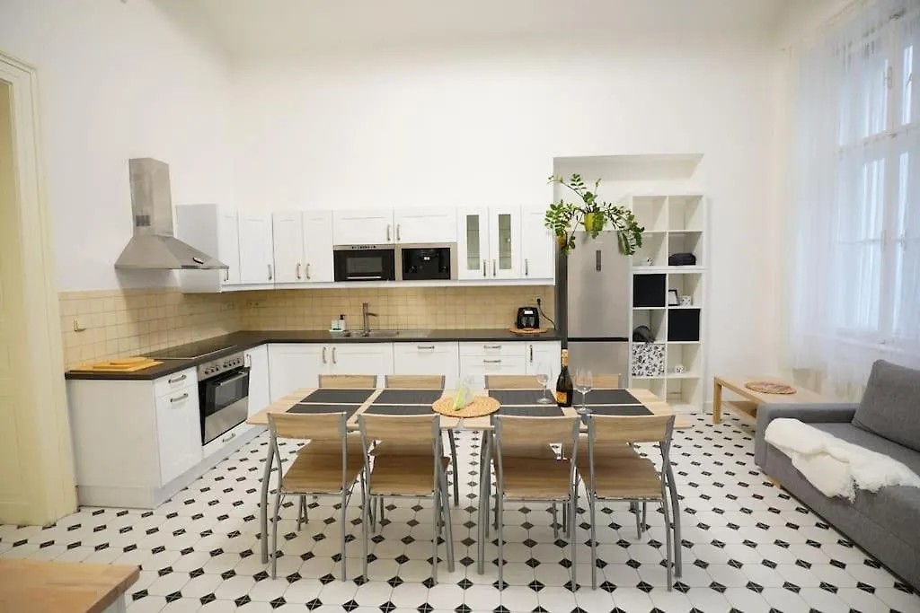 New! Mucha 3Bdr Flat In Heart Of The City Center Prague 0*,