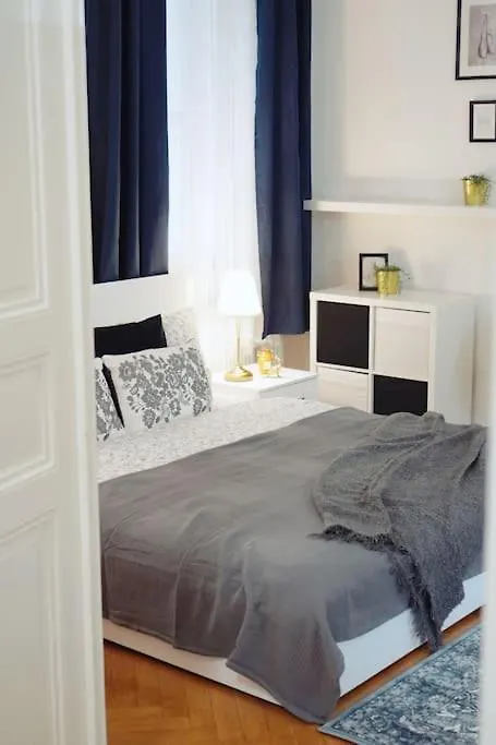New! Mucha 3Bdr Flat In Heart Of The City Center Prague