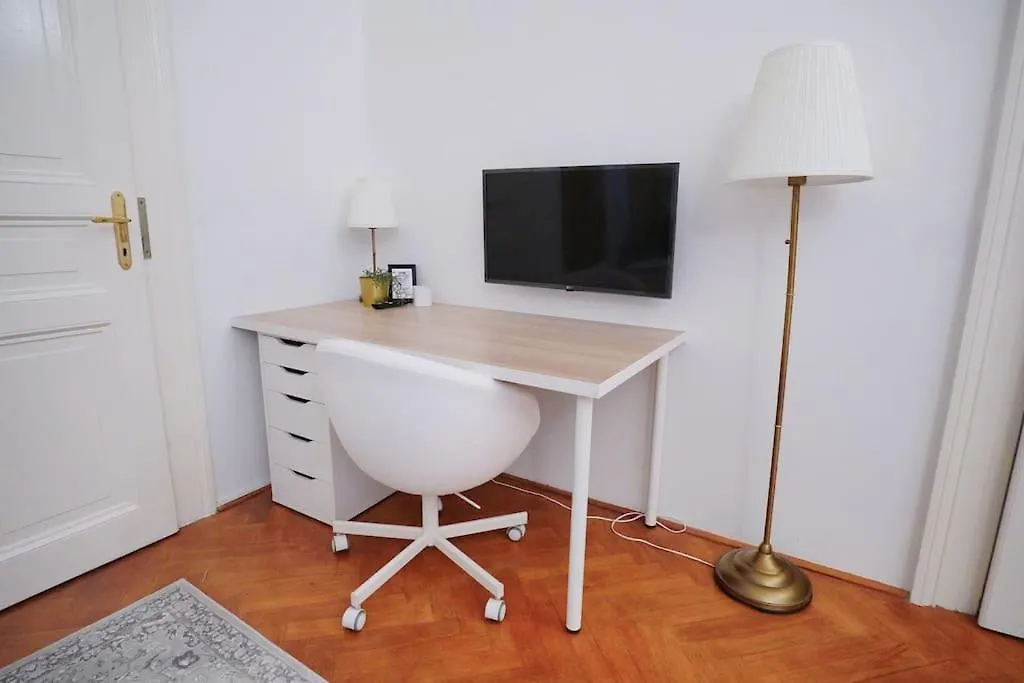 Apartment New! Mucha 3Bdr Flat In Heart Of The City Center Prague