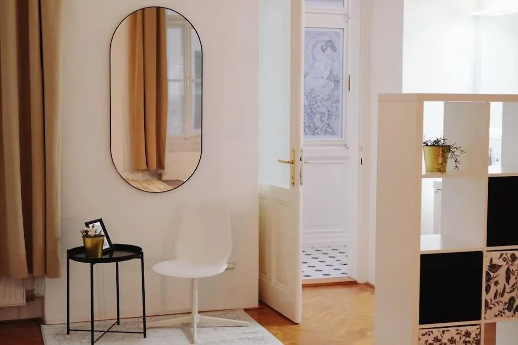 New! Mucha 3Bdr Flat In Heart Of The City Center Prague 0*,