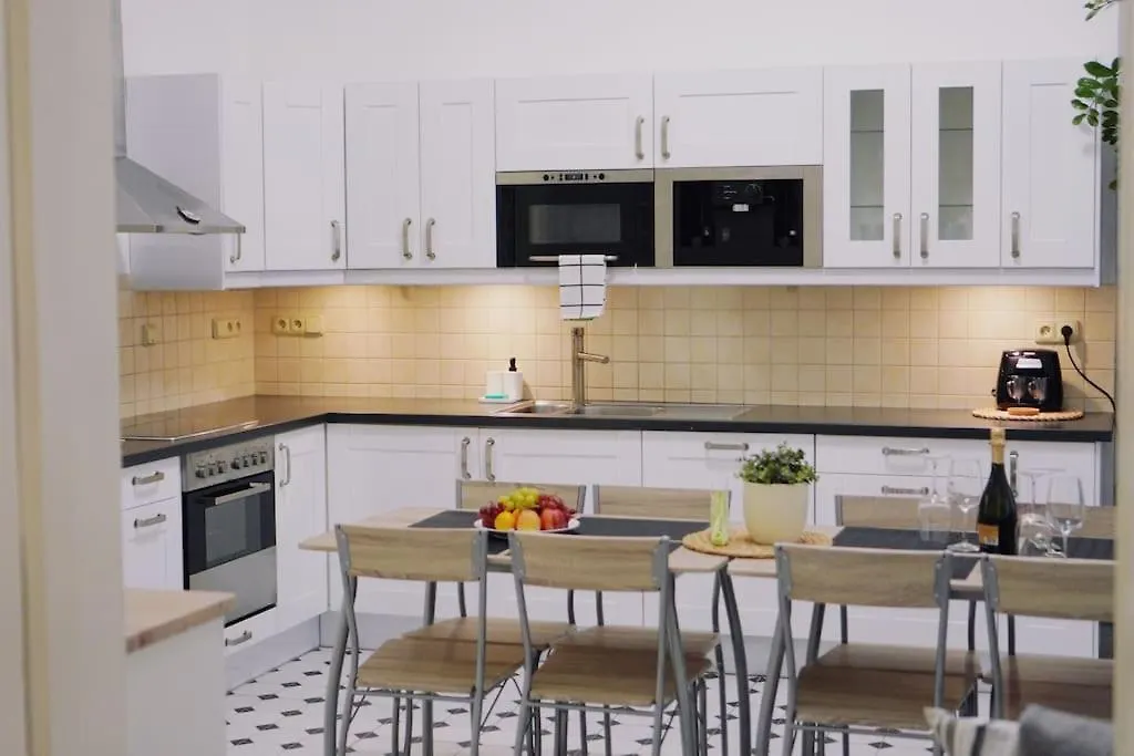 New! Mucha 3Bdr Flat In Heart Of The City Center Prague