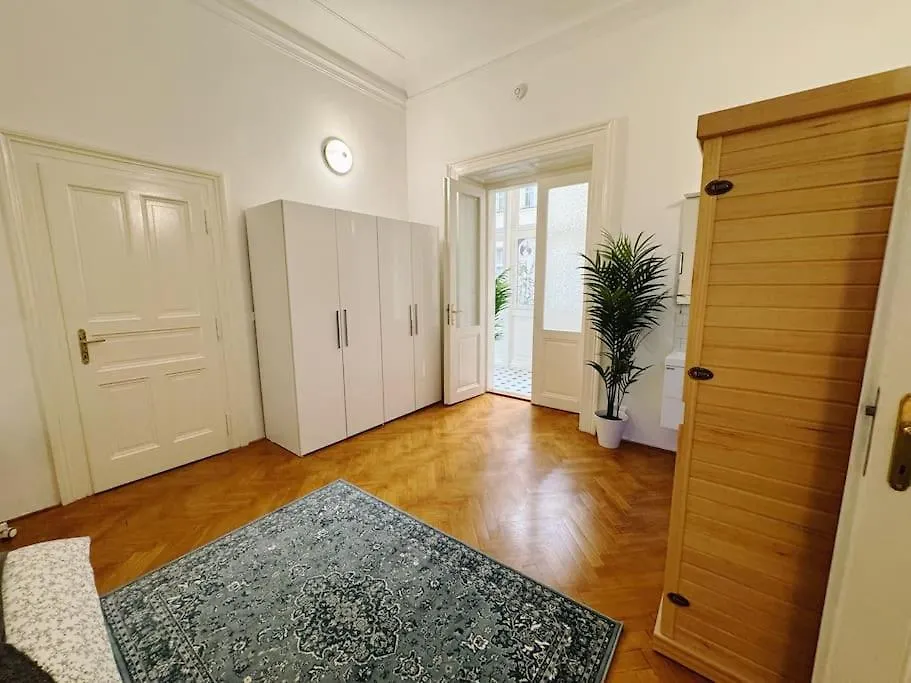 Lägenhet New! Mucha 3Bdr Flat In Heart Of The City Center Prag